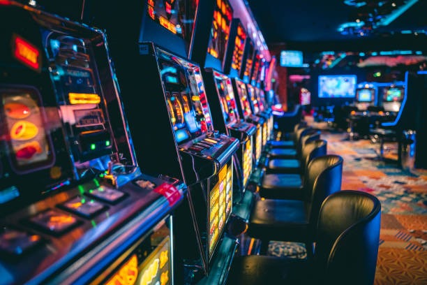 Slot game display with paytable visible madeto desktop slot game interface showing reels and paytable